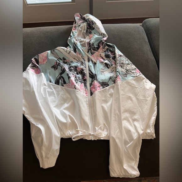 Nike windbreaker, wilfred free turtleneck sweater & champion items! - Picture 4 of 12